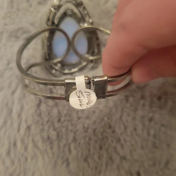 MOONSTONE STATEMENT BRACELET - Picture 5 of 9